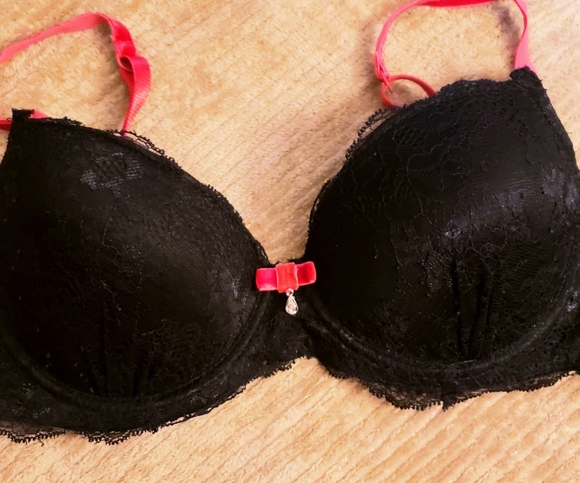 Marilyn Monroe    Black Lace w Pink Velvet Bra - Picture 4 of 8